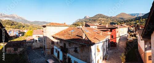 Panorámica del pueblo Las Arenas de Cabrales, Asturias, España