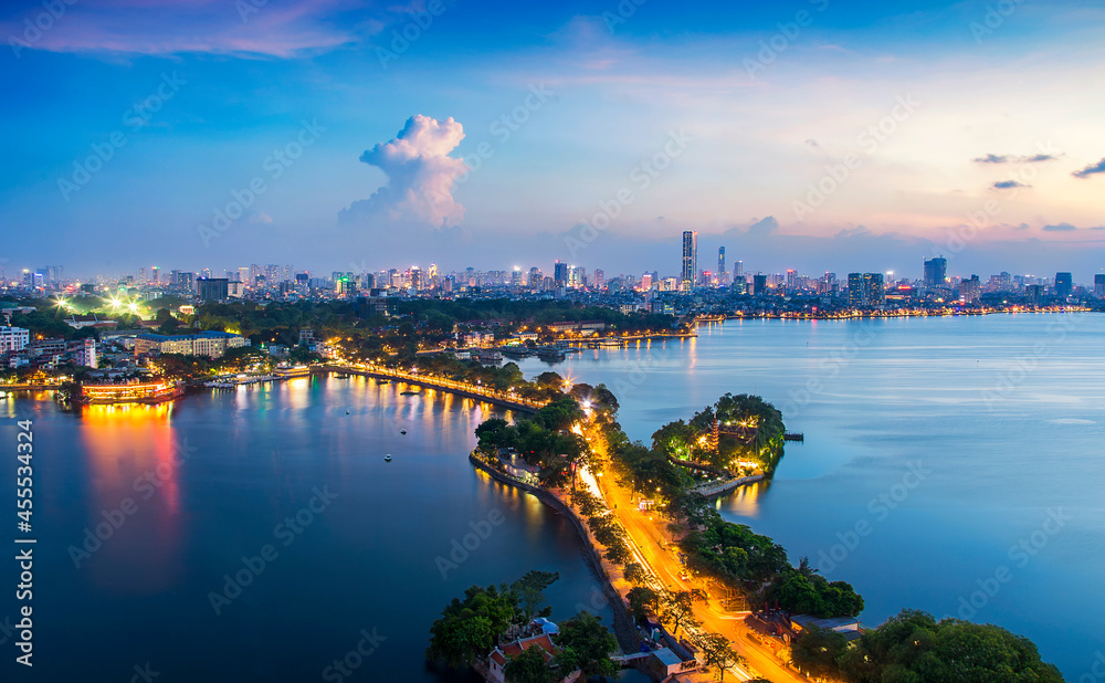 Naklejka premium Hanoi West lake 