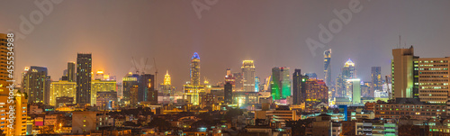 Tableau sur toile The panoramic cityscape of Bangkok at night