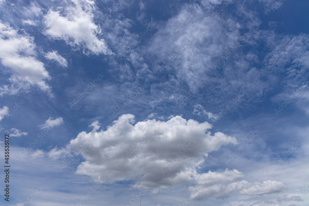 Fototapeta premium Blue sky background with clouds