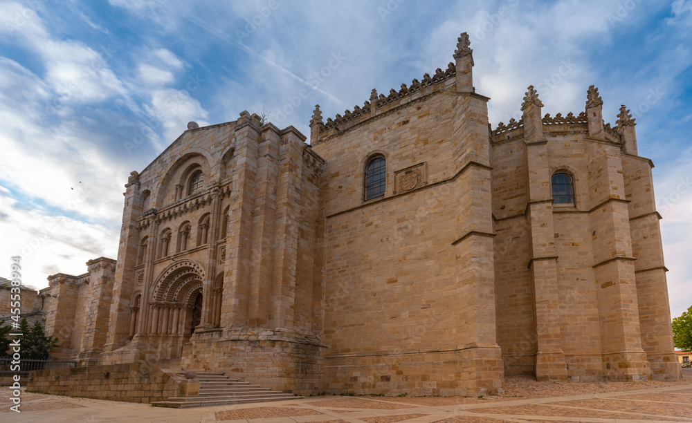 La Cathedral of Zamora (12th century), one of the finest examples of Spanish Romanesque architecture. Zamora, Castille and Leon, Spain