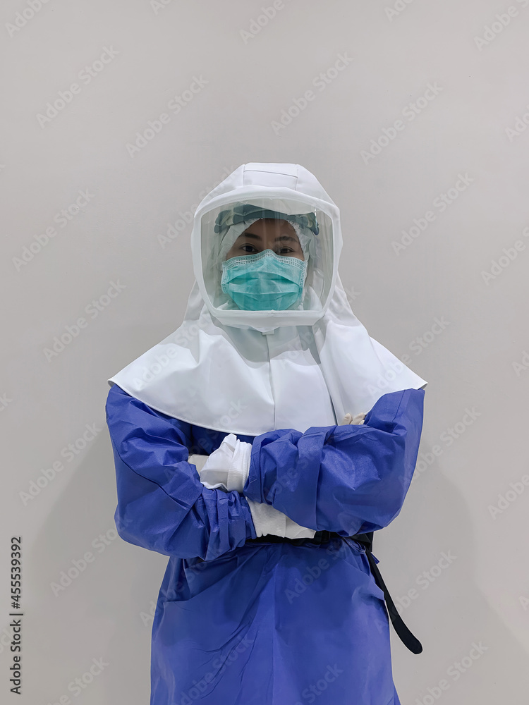 Fotka „portrait of standing Asian woman doctor wear full Personal Protective Equipment (PPE) and