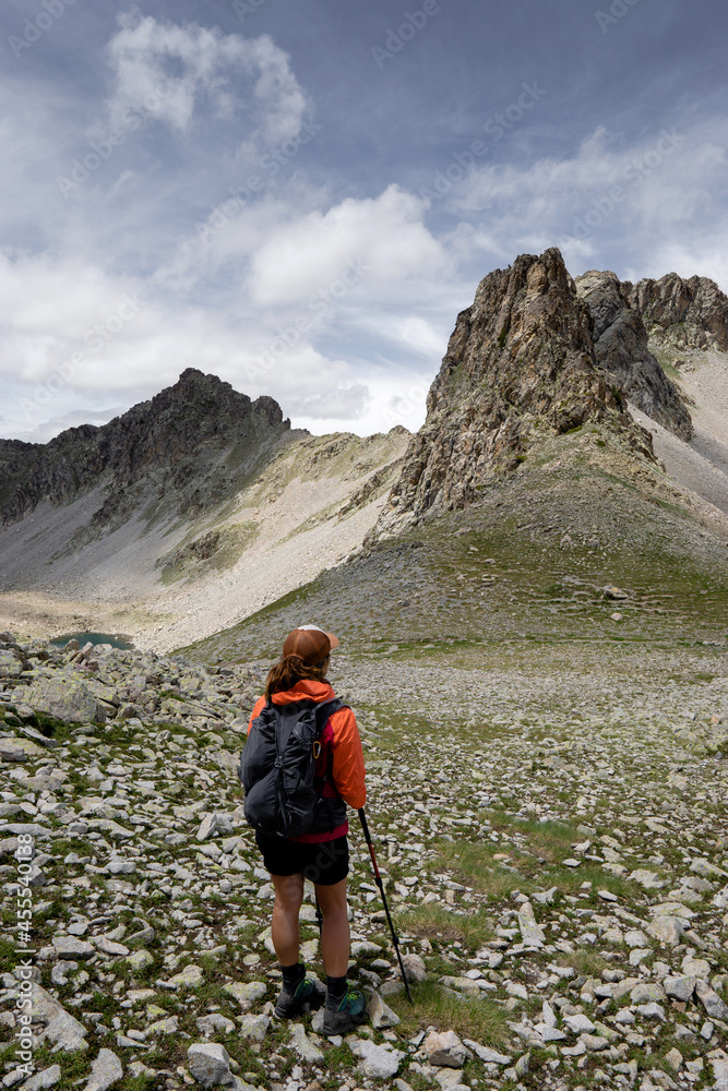 Obraz premium Pyrenees peaks hiker