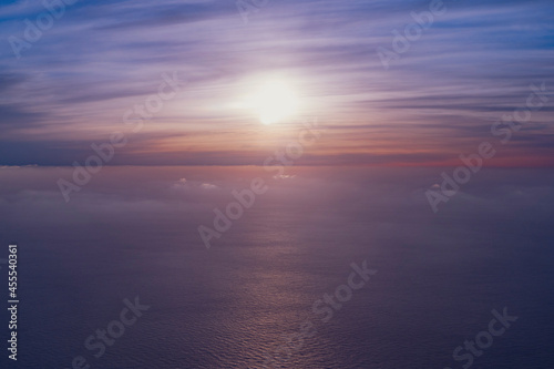 Fototapeta Naklejka Na Ścianę i Meble -  旅客機の窓からの夕景