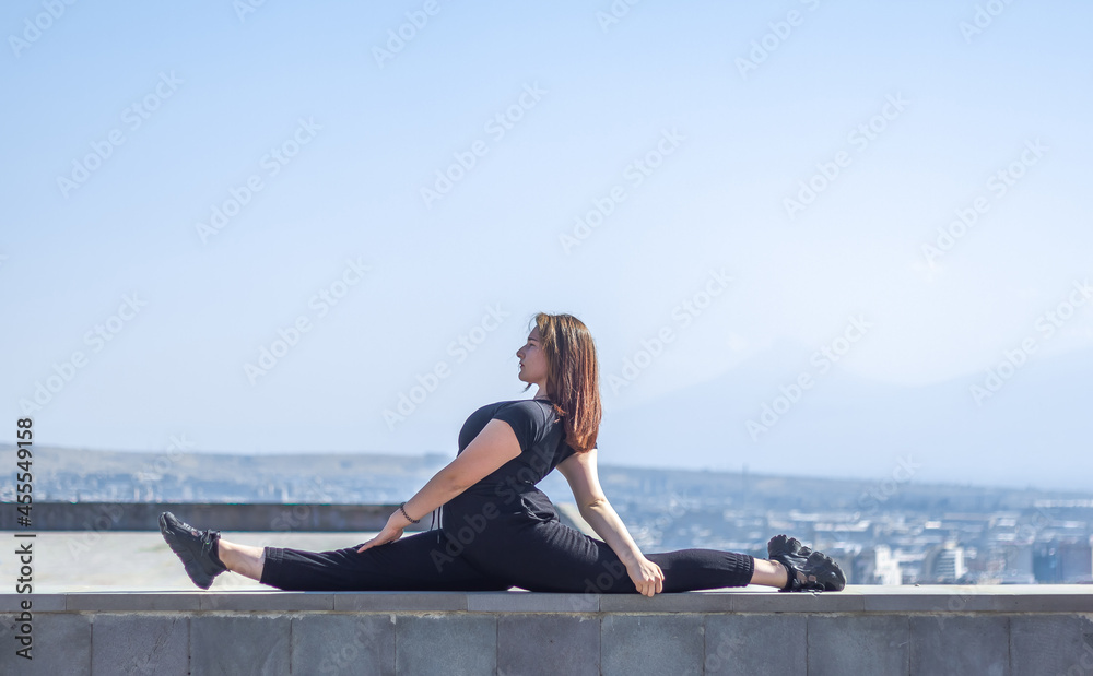 young girl doing exercise in the city, woman doing yoga exercise, person doing stretching, woman relaxing in the city, pretty girl doing fitness exercise
