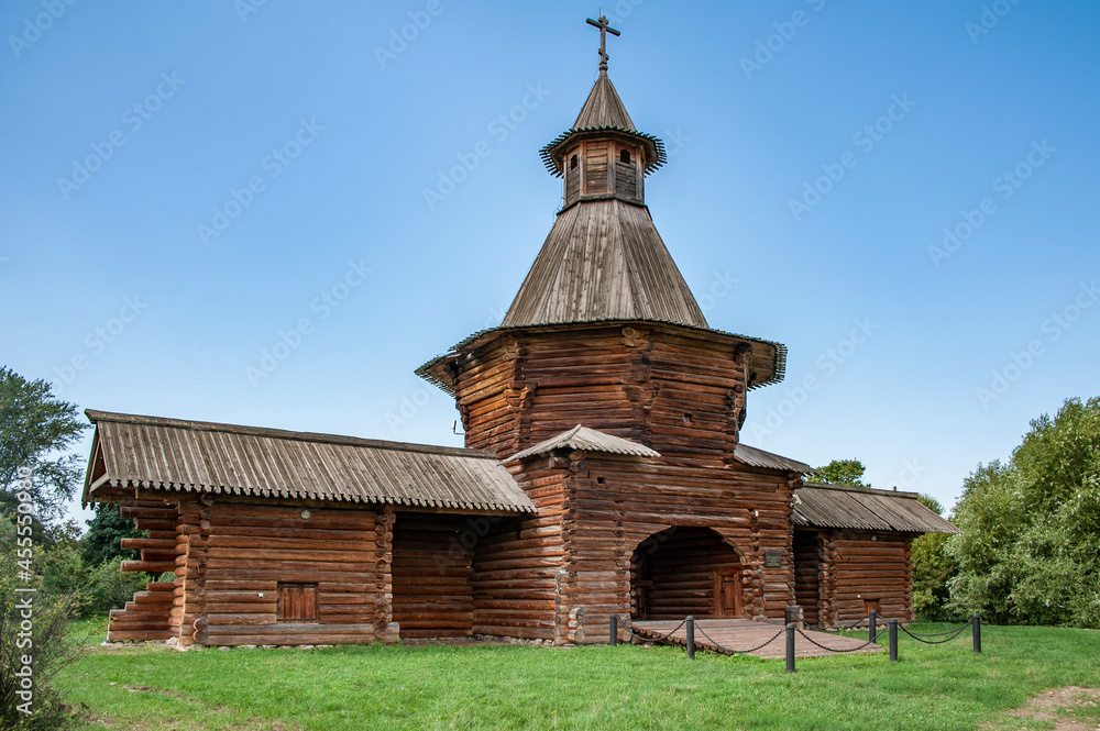 The boundless forests of the Russian North supplied the architects with the only available building material. Houses, palaces, churches and fortresses were masterfully built from wood.       