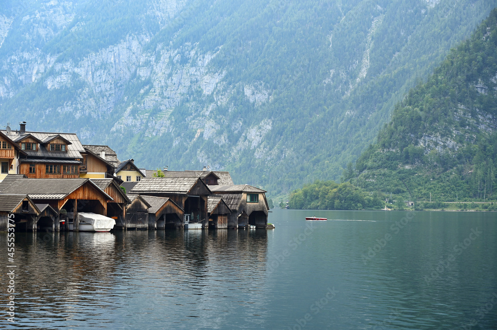 Fototapeta premium Hallstatt mountain village in Austria