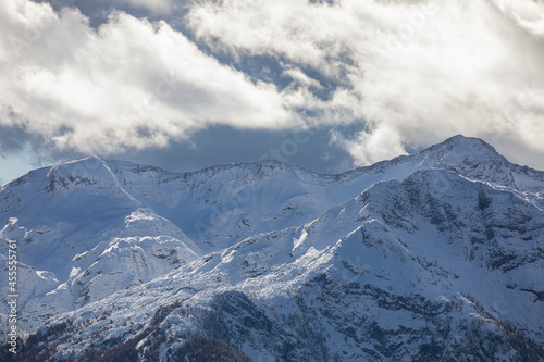 snowy mountains on sunny day © Olha Rohulya