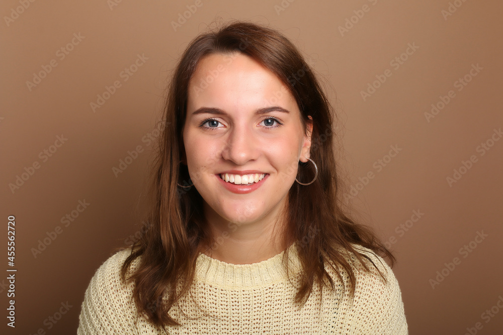 Fototapeta premium Beautiful woman in front of a background