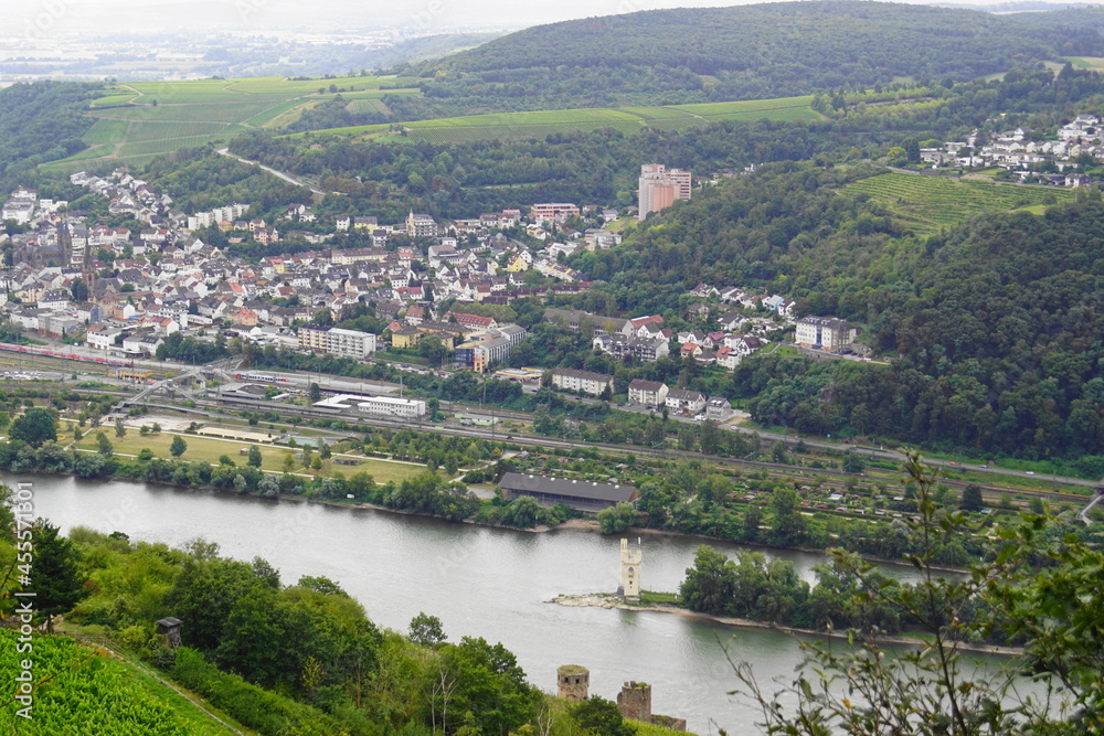 Blick auf Kloster Rupertsberg in Bingen am Fluss Nahe