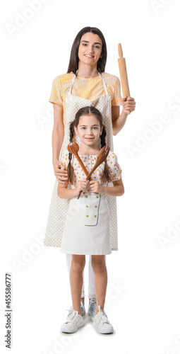 Young mother and daughter w...