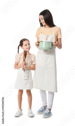 Young mother and daughter w...