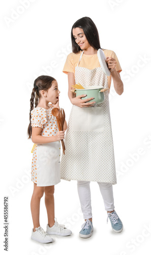 Young mother and daughter w...