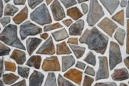 Textura de parede construída com pedaços de pedras, xistos de formas variadas photo