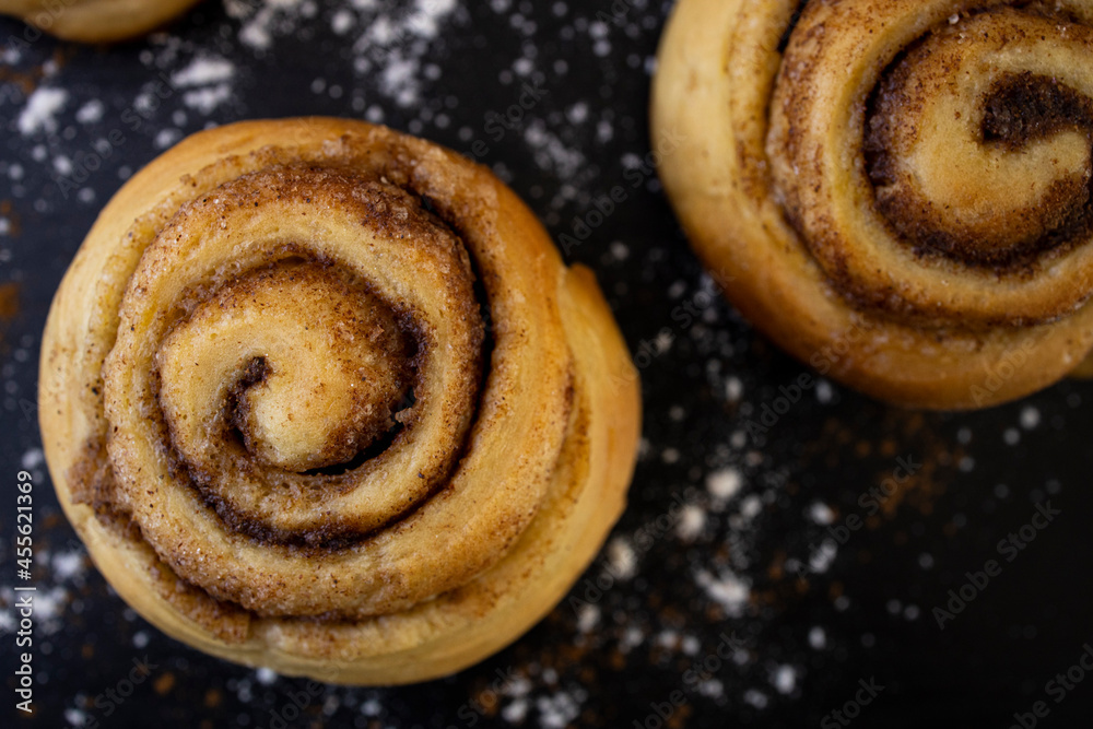 Fototapeta premium Cinnamon rolls with diferents toppings
