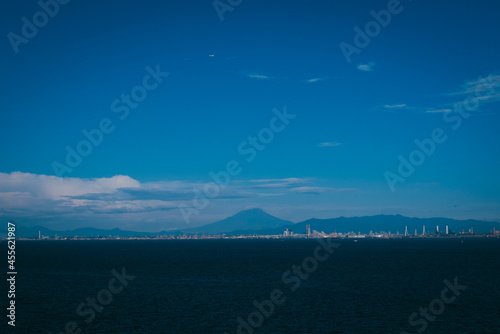 海ほたるサービスエリアからの東京湾と富士山 photo