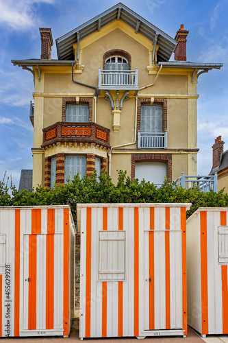 Plage de Houlgate, villa balnéaire photo