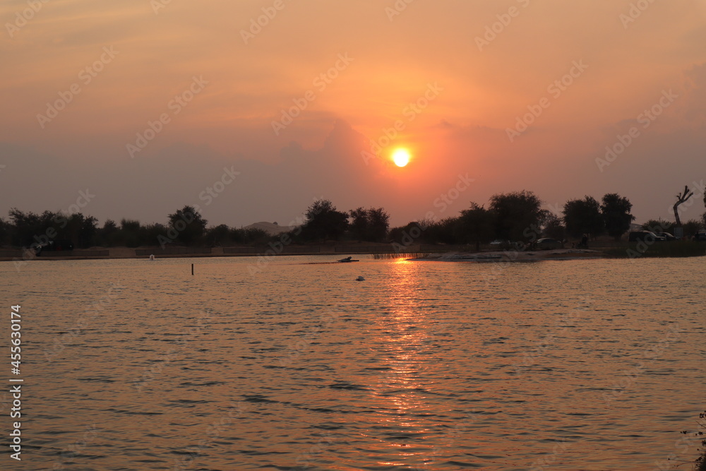 Naklejka premium sunset on the lake