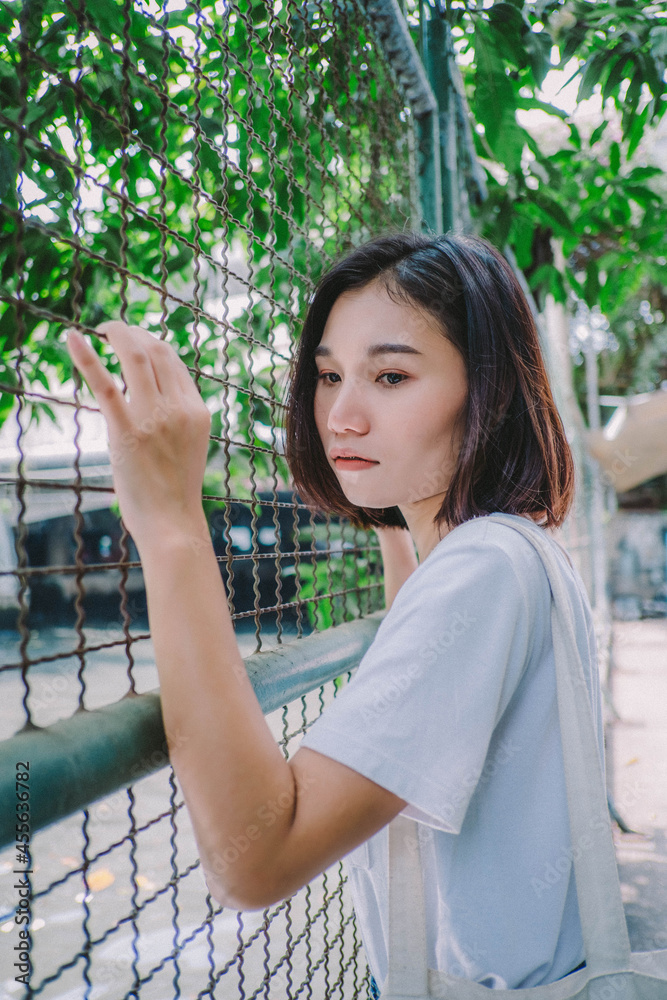 Take a walk and take photos in street style. Take a walk and take photos in street style.