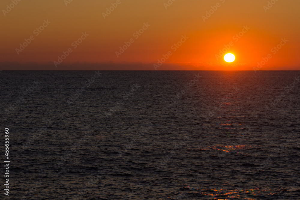 Fototapeta premium Sunset on the sea, on the Atlantic Ocean