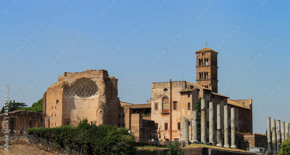 Rome, les vestiges romains les colonnes