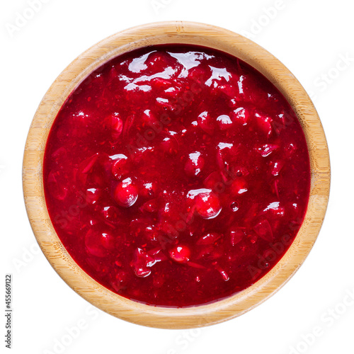 Foto Cranberry sauce in wooden bowl isolated on white background