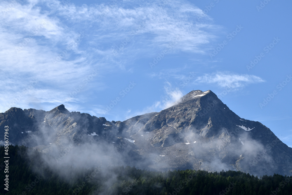 Tiroler Berge und Wolken