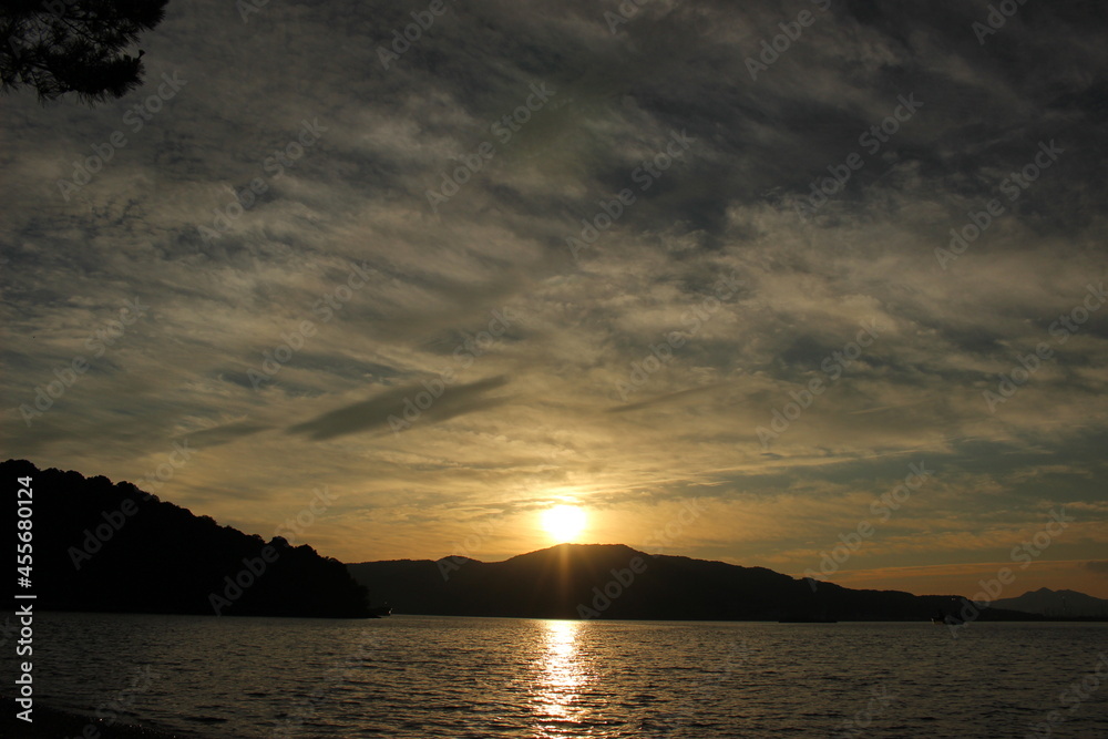 夕景の瀬戸内海　地球のヒカリ