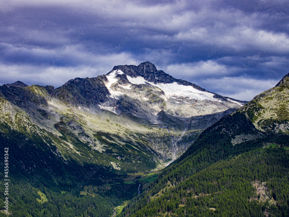 Fototapeta premium landscape with mountains and cloud