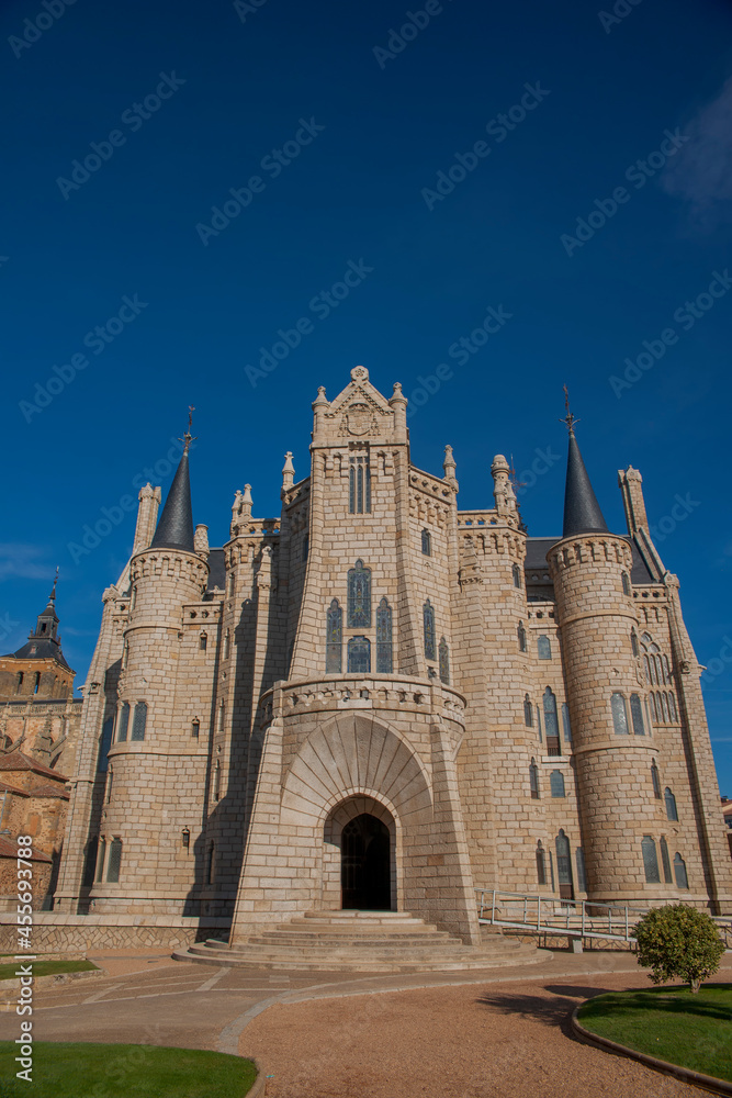 Hermoso Palacio Episcopal de Astorga, España