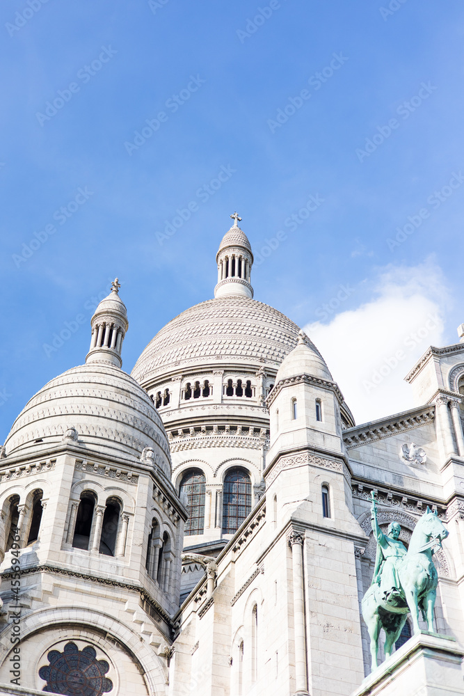 Vue sur les dômes de la basilique du Sacré-Cœur de Montmartre (Paris, France)