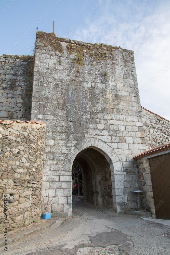 Gate and Wall of Monleon; Salamanca