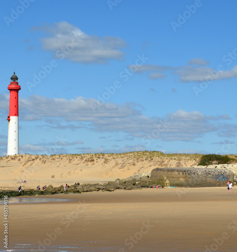 Plage de la palmyre sur la cote sauvage en charente maritime photo