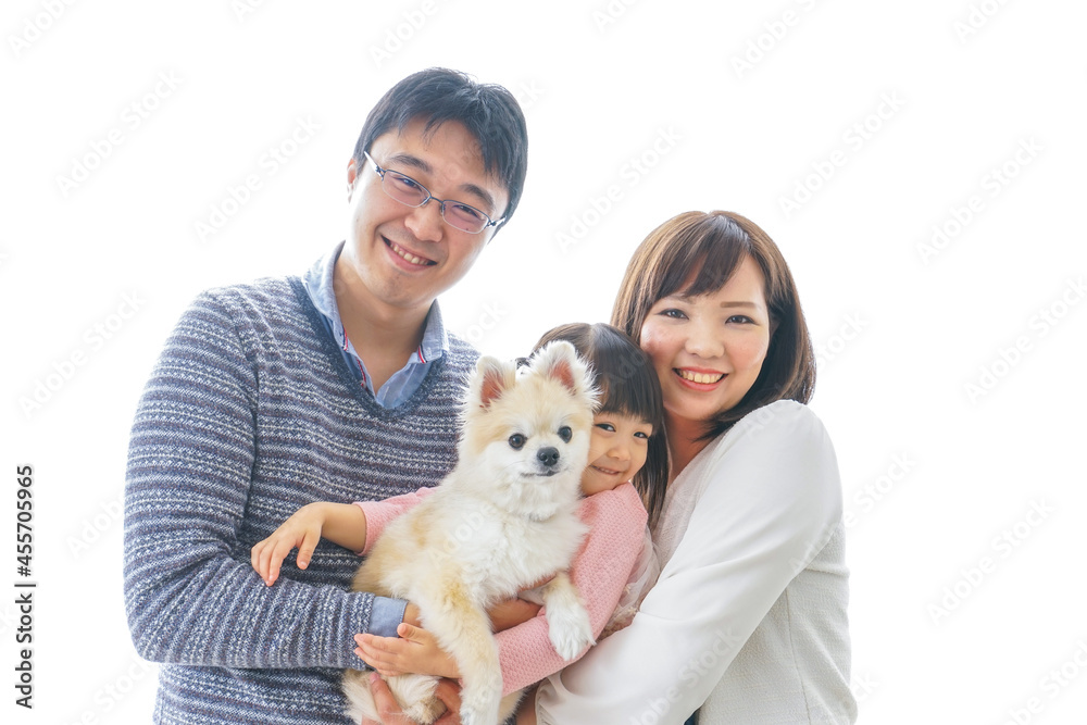 犬を飼う幸せなファミリー 犬を飼う幸せなファミリー