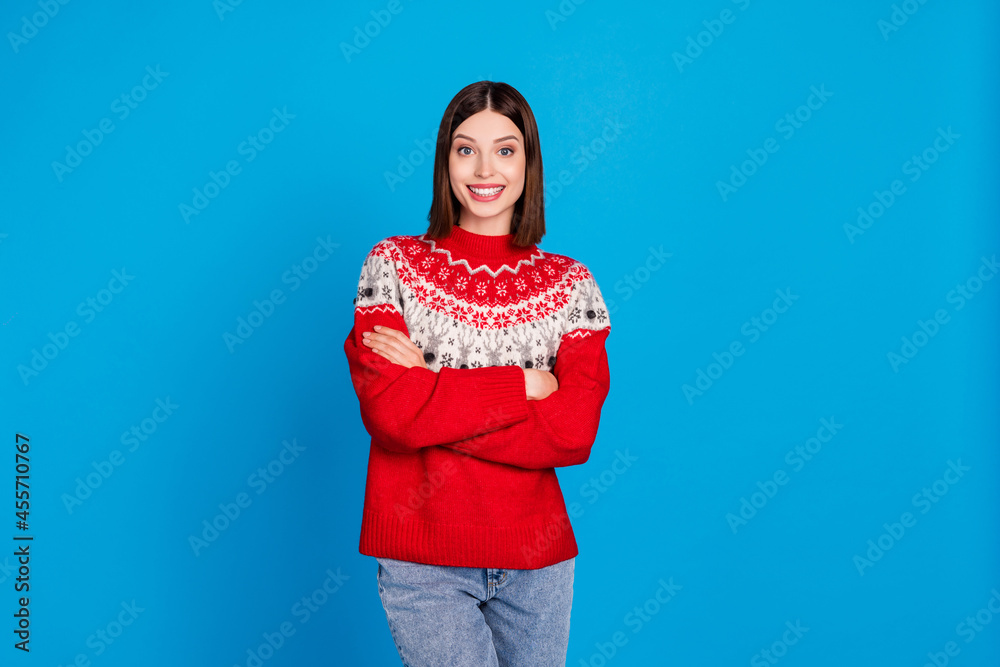 Photo portrait woman in xmas sweater smiling folded hands confident isolated vivid blue color background Photo portrait woman in xmas sweater smiling folded hands confident isolated vivid blue color background