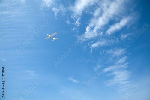 青空と紙飛行機