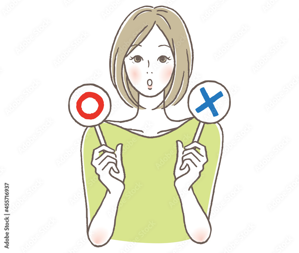 マルとバツの札を持つ女性 マルとバツの札を持つ女性