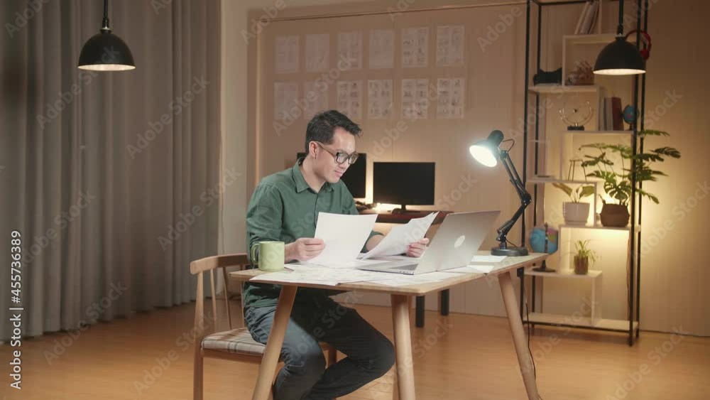 Creative Designer Works On A Storyboard, Looks At His Sketches And Concepts, Choosing The Best Drawings For His Project. Video Editing, Comics Compilation, Application Ui Or Game Plot
Creative Designer Works On A Storyboard, Looks At His Sketches And Concepts, Choosing The Best Drawings For His Project. Video Editing, Comics Compilation, Application Ui Or Game Plot