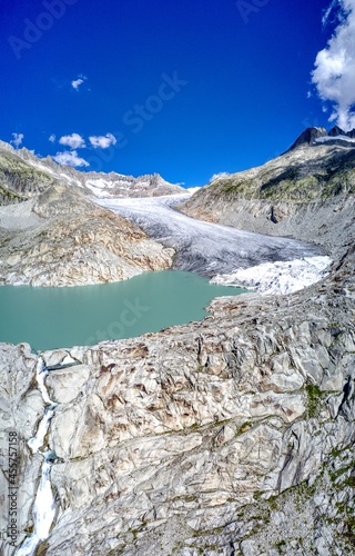 Das Hotel Belvedere am Furkapass in der Schweiz, Luftaufnahme vom September 2021