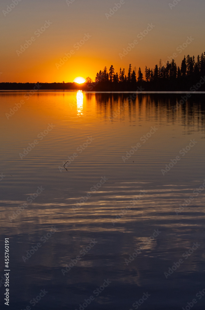 Obraz premium Colourful Sunset at Astotin Lake, Elk Island National Park