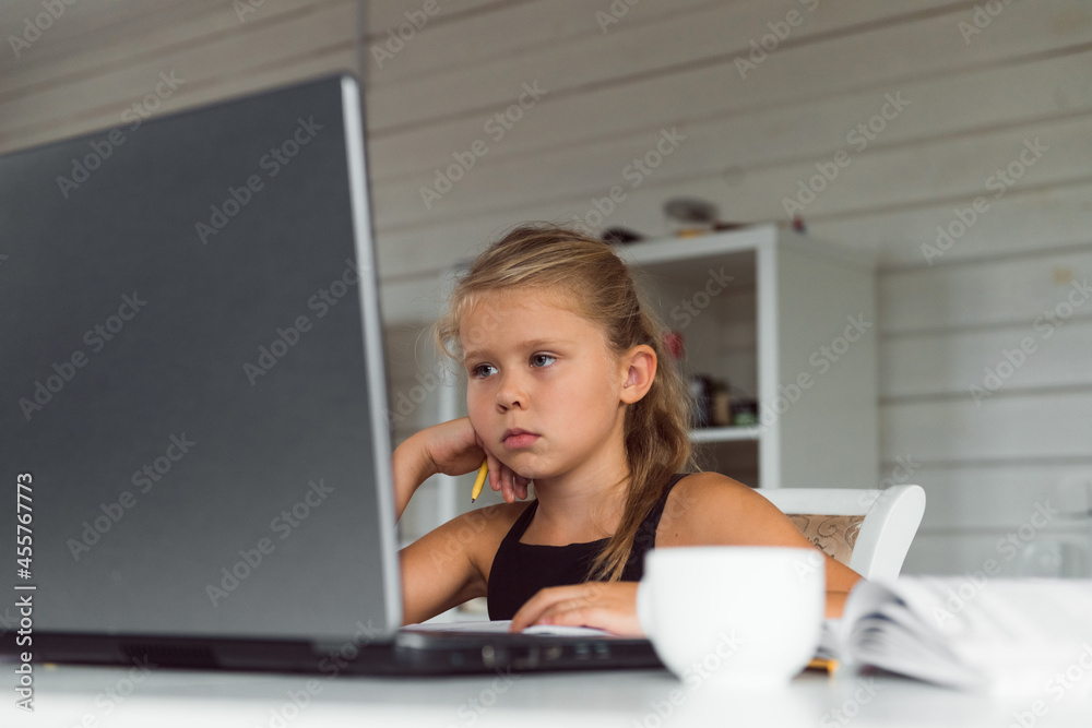 irl student study at home with laptop