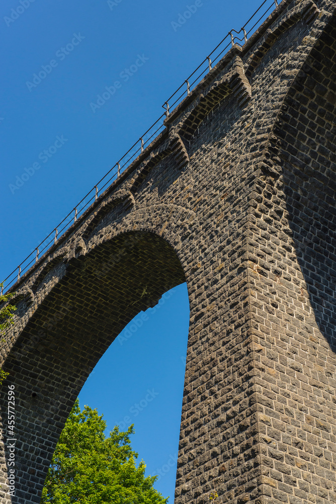 Fototapeta premium Altes Viadukt in Daun / Eifel