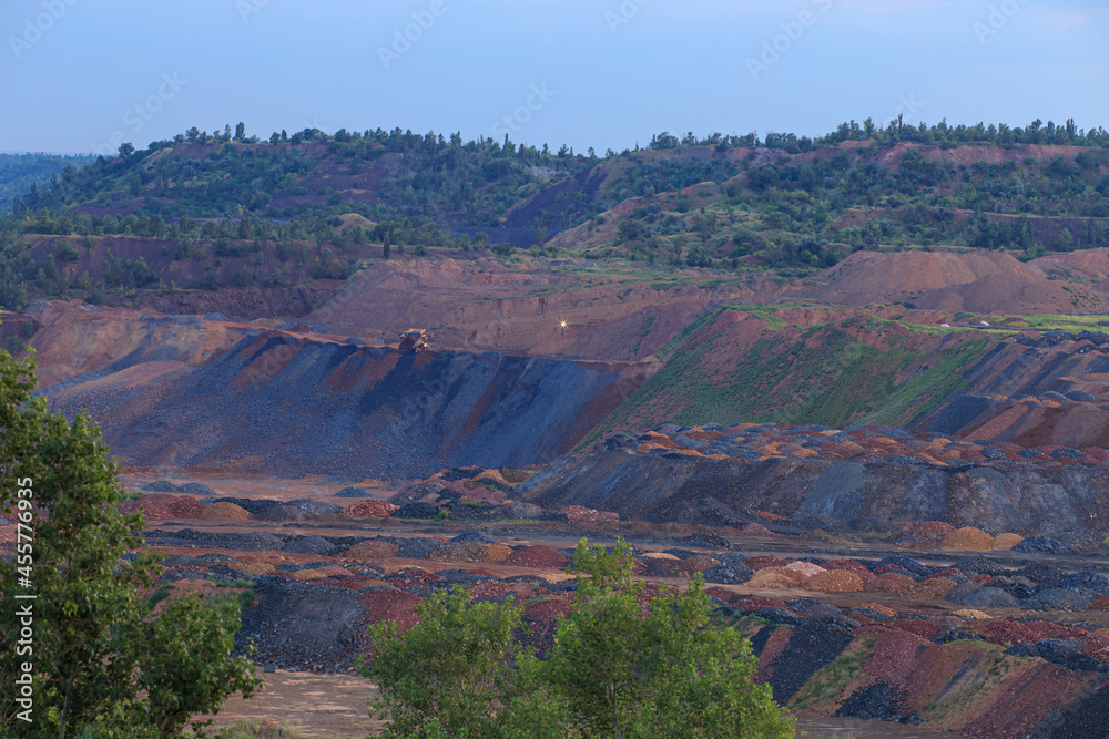 Backfilling of waste rock dumps in mining operations, stockpiling of overburden in waste rock dumps in open-pit mining operations