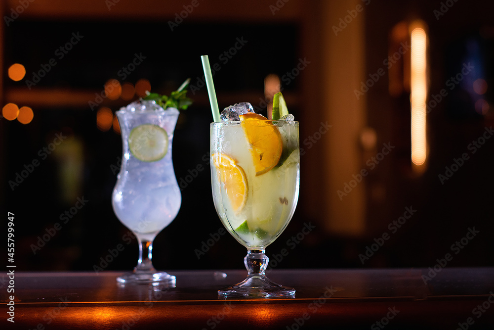 drink cocktail mojito - obrazy, fototapety, plakaty 
