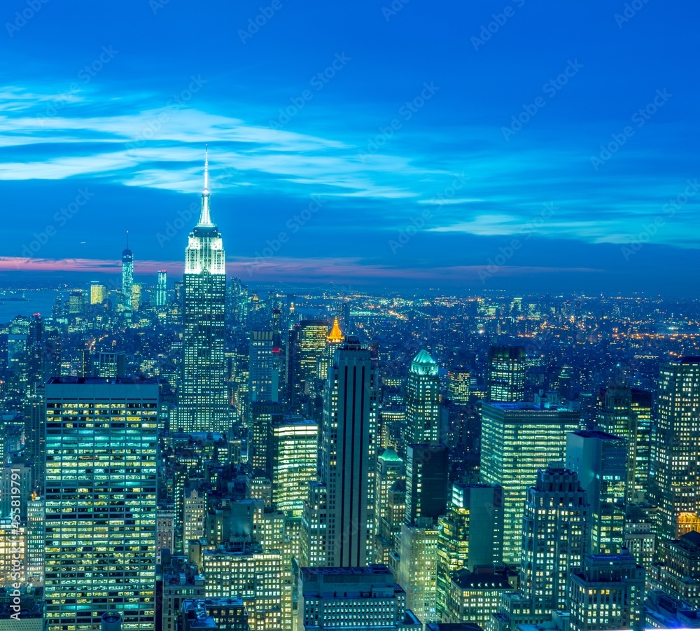 Obraz premium View of New York Manhattan during sunset hours