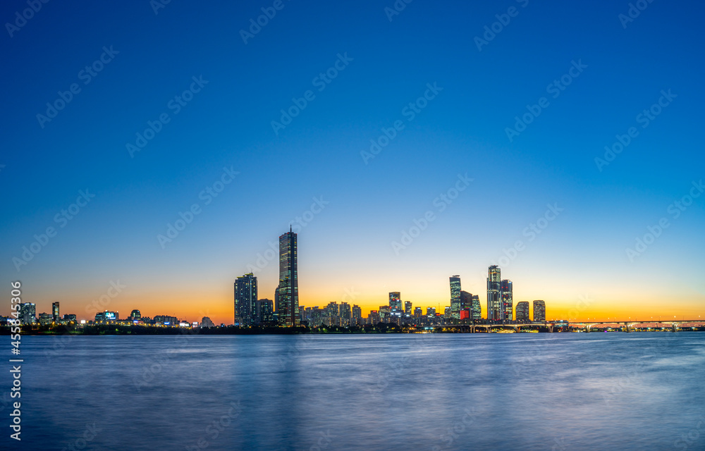 This is the sunset and night view of Yeouido, Seoul, Korea. This is the sunset and night view of Yeouido, Seoul, Korea.