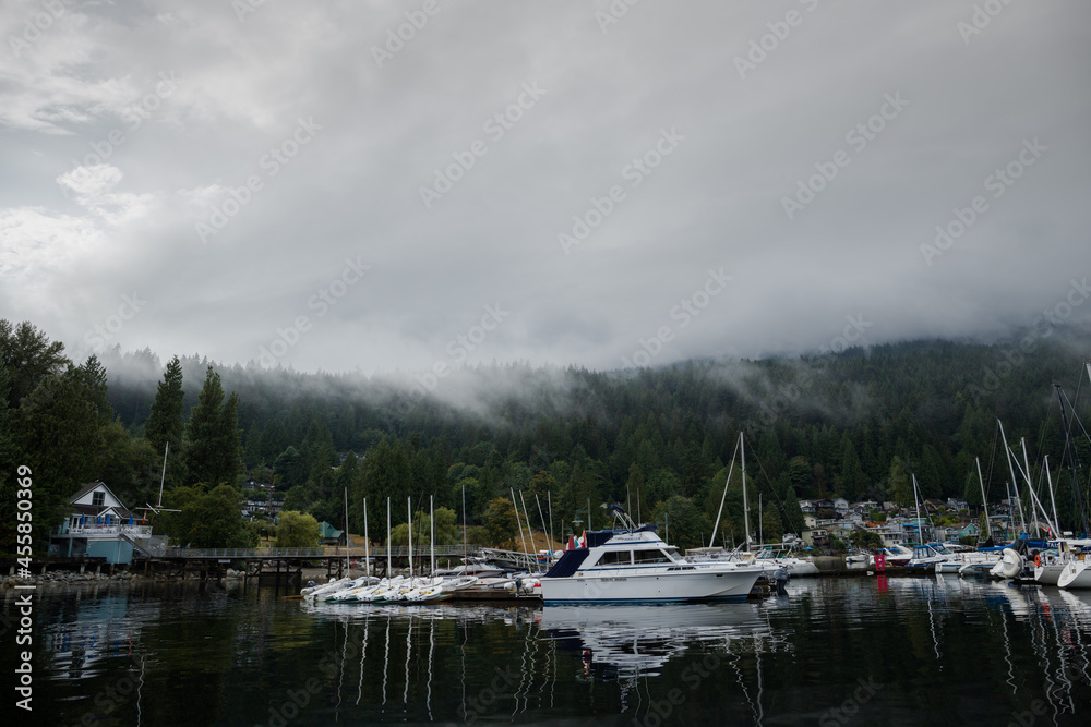 Fototapeta premium boats in the harbor