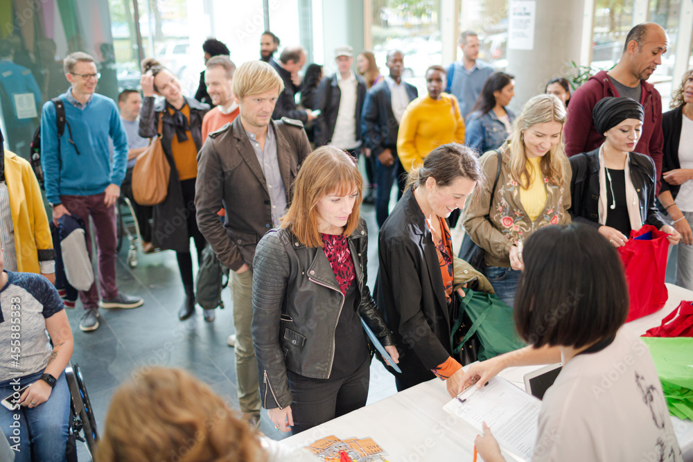 Obraz premium Peoplesigning up for conference