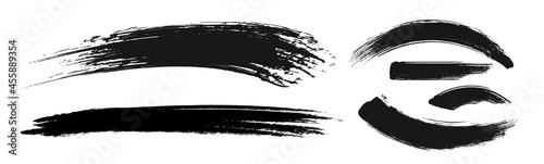 筆のライン。筆のストローク。墨の落書き。インクで描いた線。かすれたテクスチャ―の線。