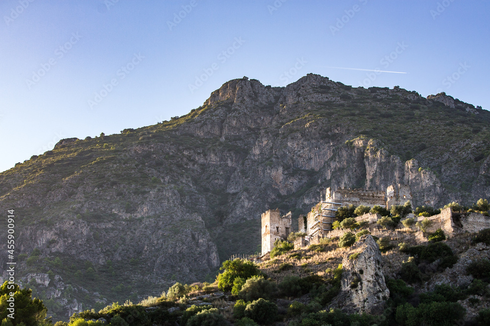 Paisaje con el Castillo de Lorxa-España Paisaje con el Castillo de Lorxa-España